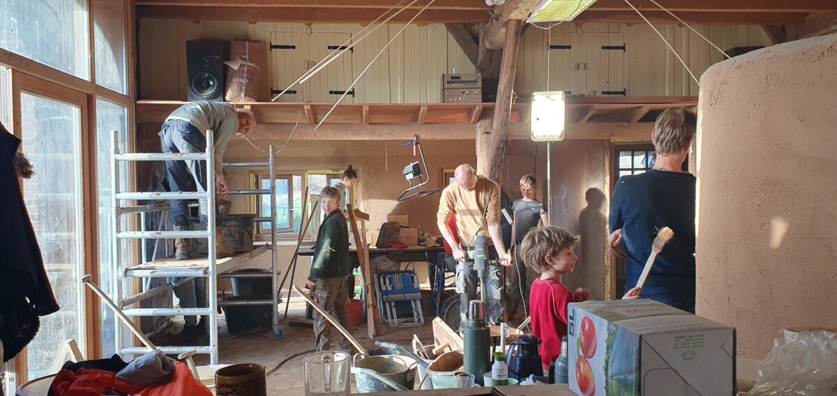 Leemverslag, huizenbouw en open dag…